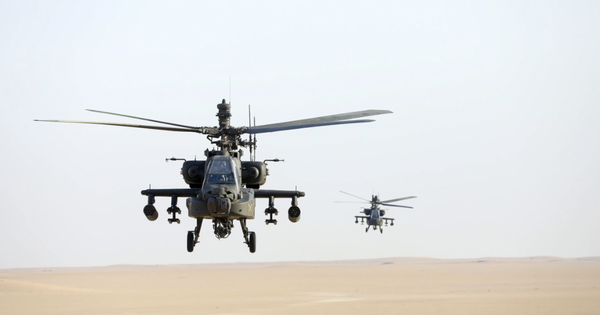 Mỹ "trút" không kích đáp trả vụ rơi trực thăng Apache, Iran 