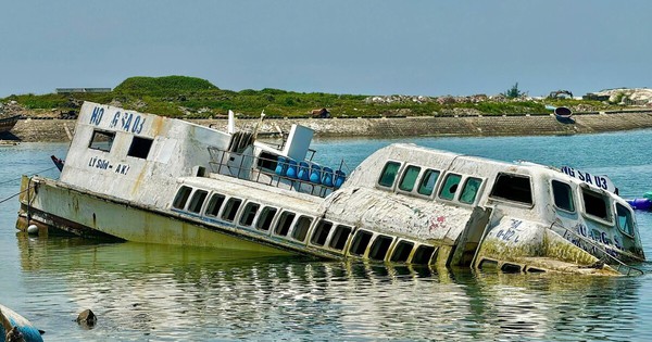 Hẩm hiu số phận những con tàu bạc tỷ nằm 'dầm mưa dãi nắng' 