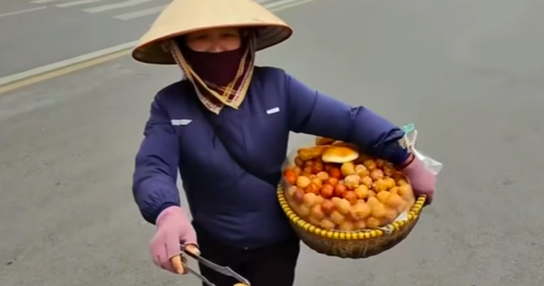 Khách du lịch mua 11 chiếc bánh rán 420.000 đồng t