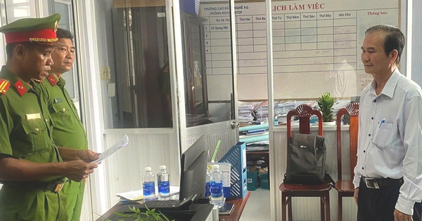 Khởi tố, cấm đi khỏi nơi cư trú nguyên hiệu trưởng