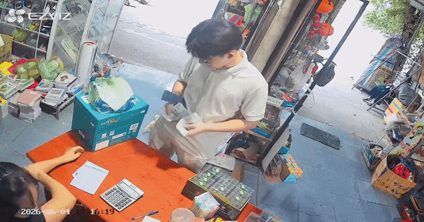 Khách Trung Quốc đưa xấp tiền 500.000 đồng, phản ứ