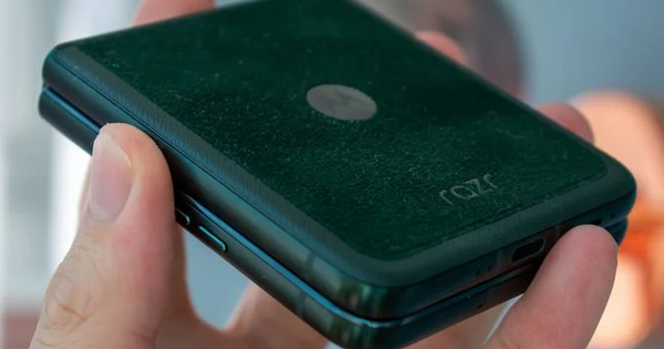 “Điện thoại nắp gập” kinh điển được Motorola mang trở lại Vi