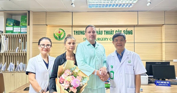 Khách Tây chọn phẫu thuật cột sống tại Việt Nam, 1