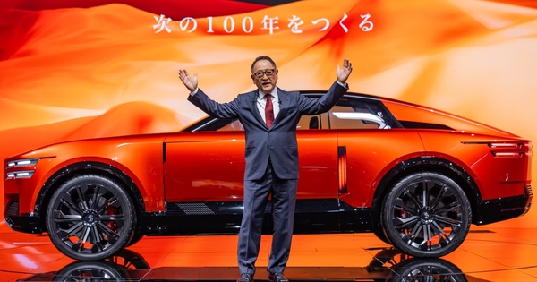 Chủ tịch Toyota thấy 'rất cô đơn khi bảo vệ động c