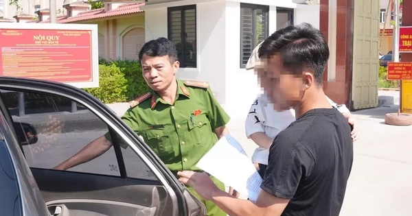 Phạm nhân nghẹn ngào trong ngày được đặc xá
