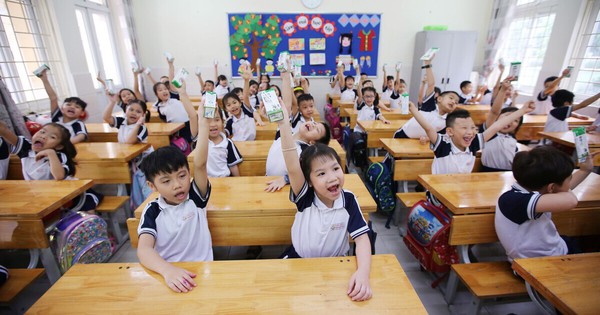 Con nghỉ hè, bố mẹ 'đảo lịch': Người gửi con, người lắp camera theo dõi từ xa