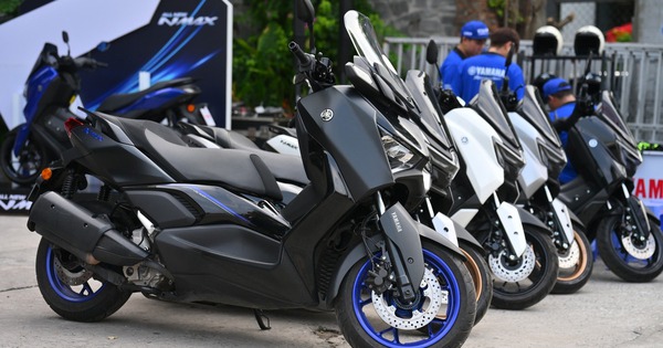 Ký hiệu nào trên xe máy Yamaha giúp nhận biết có thể dùng xăng E10?