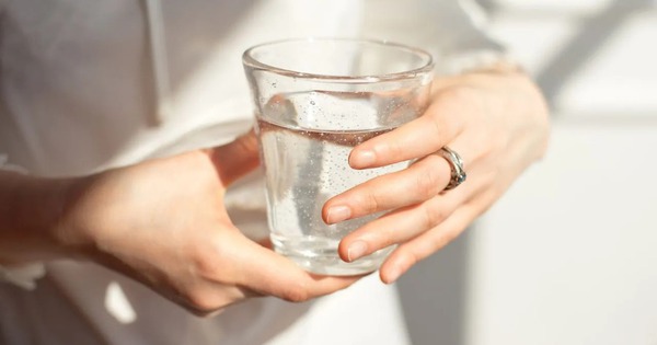 Cách uống nước giúp thận khỏe, giảm nguy cơ sỏi thận