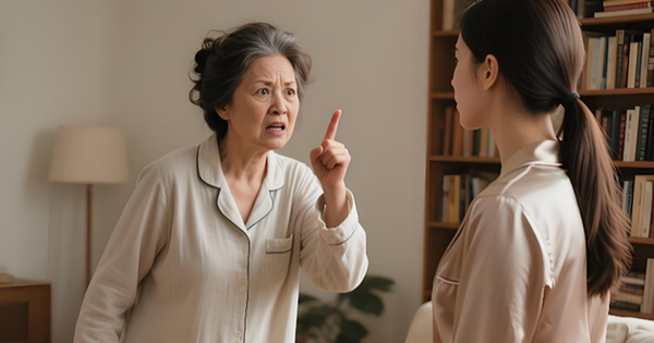 4 tháng liền mẹ âm thầm chia lại tiền chị dâu biếu cho tôi, đến ngày sự thật bị phát hiện, phản ứng của chị khiến tôi day dứt