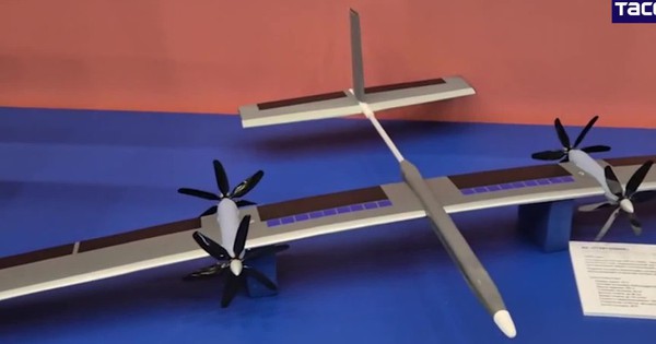 UAV có thể bay 40 ngày liên tục xuất hiện tại diễn đàn lớn