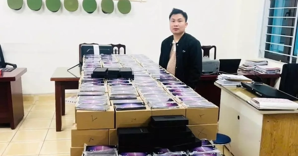 Phá đường dây tiêu thụ hơn 1.000 điện thoại Samsung giả trên toàn quốc