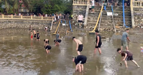 Tập bơi đánh rơi dây chuyền vàng, đôi vợ chồng tát cạn giếng làng ở Hà Nội để tìm tài sản