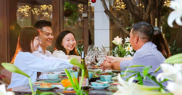 1 doanh nghiệp ở Hà Nội có đến 2 nhà hàng được Michelin gọi tên: Phục vụ khách trong biệt thự Pháp cổ, menu có đến 200 món