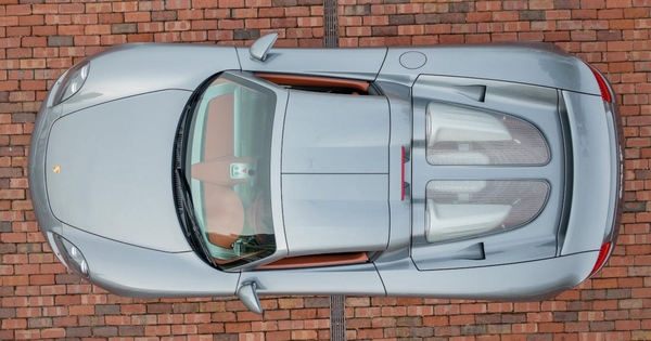 Siêu xe Porsche hơn 21 tỷ đồng nằm ngoài danh sách dùng xăng E10