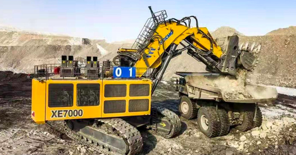 Phát hiện máy xúc Trung Quốc nặng 700 tấn, mỗi lần “hạ tay” 