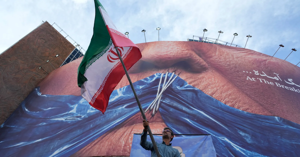 Mỹ và Iran đã "dùng dằng" bao lần đứng trước ngưỡng cửa hòa 