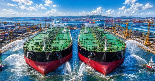 Phát hiện 2 tàu Trung Quốc dài bằng 3 sân bóng đá vừa hạ thu