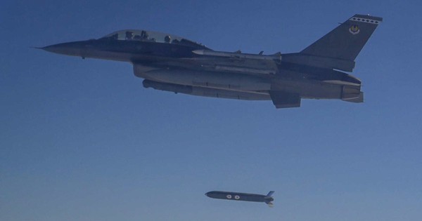 Tiêm kích F-16 Ukraine bắt đầu tấn công dữ dội bằng tên lửa 