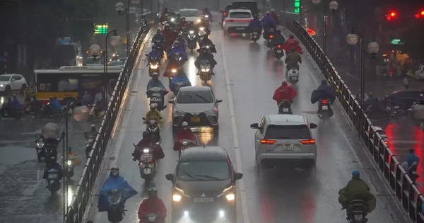 Gió mùa đông bắc tràn về từ chiều tối nay, mưa rất lớn, nền 