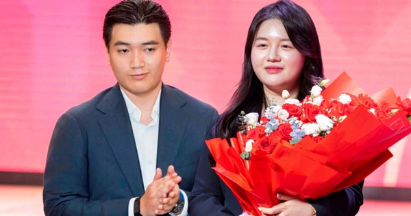 Con gái là Chủ tịch trẻ của bóng đá Việt Nam, con trai giữ v