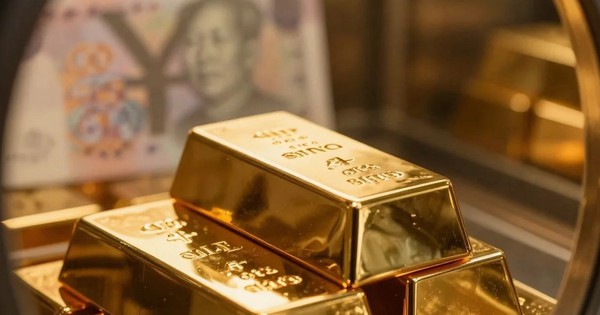 Vàng chính thức vượt trái phiếu Mỹ: Trung Quốc gom hàng trăm