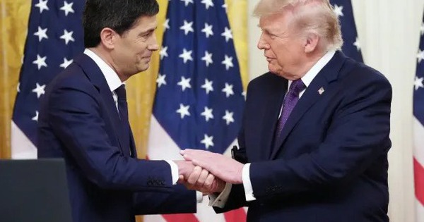 Ông Trump: Fed sẽ sai lầm nếu tăng lãi suất