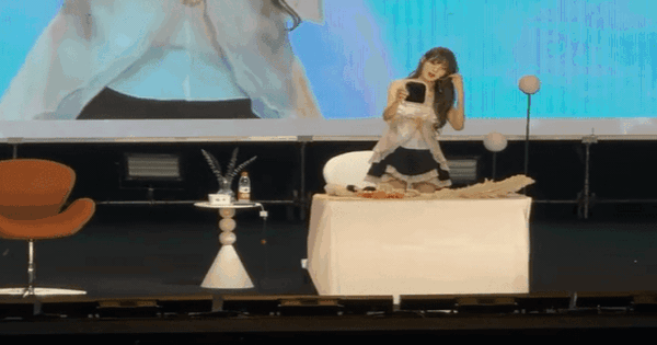 Đi fan-meeting của mỹ nhân này tưởng vừa ngắm hết người đẹp 