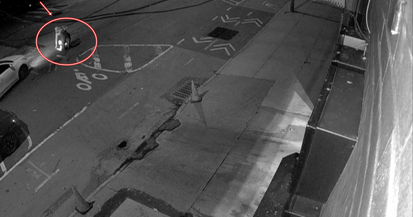 Camera ghi cảnh lạ lúc 2 giờ sáng: Nhóm người âm t