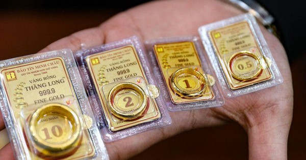 Người mua vàng lúc 18 triệu đồng/ chỉ nên làm gì?