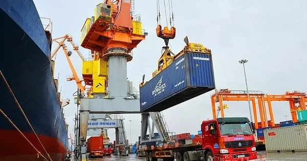Hải quan lý giải nguyên nhân nhập siêu hơn 15 tỷ U