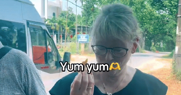 Khách Tây và chuyện ăn mít khi đến Việt Nam: Viết được thành