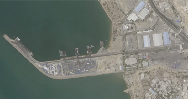 Iran tuyên bố đóng cửa eo biển Hormuz cho đến khi có thông báo mới