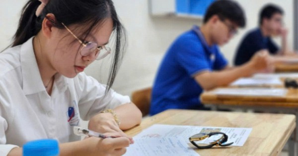 Chuyện hy hữu: Ghen tỵ bạn đạt điểm 10 môn Toán thi tốt nghiệp THPT 2026, nữ sinh lên mạng tố bạn gian lận