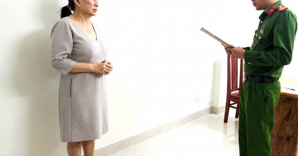 Bà chủ tiệm vàng Kim Lý trước khi bị bắt: Chúng tôi là tiệm uy tín, người dân có thể đem kim cương đi thẩm định