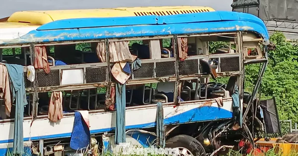 Hiện trường vụ xe khách gặp nạn trên cao tốc khiến 4 người tử vong, nhiều người bị thương
