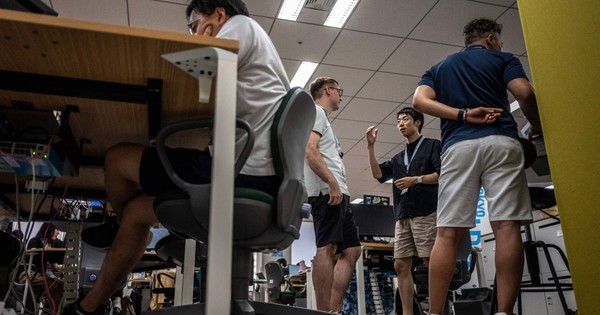 Nhật Bản khuyến khích 'dân văn phòng' mặc quần đùi đi làm để tiết kiệm điện