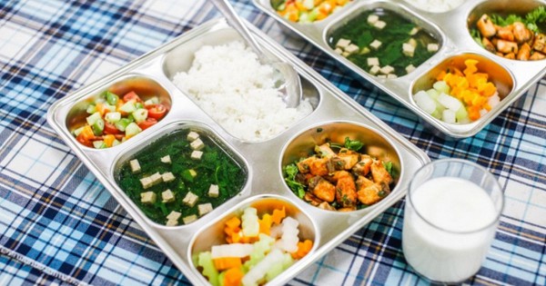 Sở GD&ĐT Hà Nội ra chỉ đạo "nóng" về bữa ăn bán trú ở các trường học