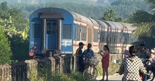 Băng qua lối đi tự mở, người phụ nữ ở Quảng Ngãi bị tàu hỏa tông tử vong