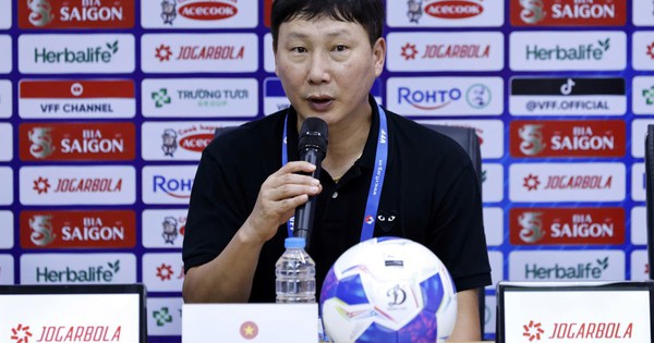 HLV Kim Sang-sik: 3 cầu thủ nhập tịch giúp tuyển Việt Nam tốt hơn rất nhiều