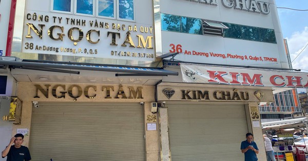 Người TP.HCM toát mô hôi đi bán kim cương