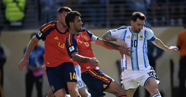 Chuyên gia Việt: Khó có thể trách Messi, Tây Ban Nha quá mạnh