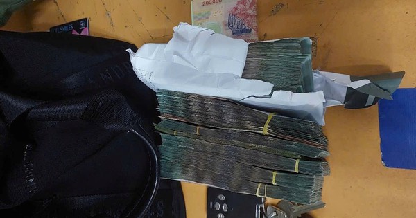 Công an xác minh nhiều cọc tiền nằm rải rác quanh cảng hàng không quốc tế Nội Bài: Tổng giá trị gần 725 triệu đồng