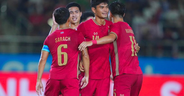 CĐV Thái Lan nhắc tên tuyển Việt Nam sau chiến thắng 5-0 trước Lào