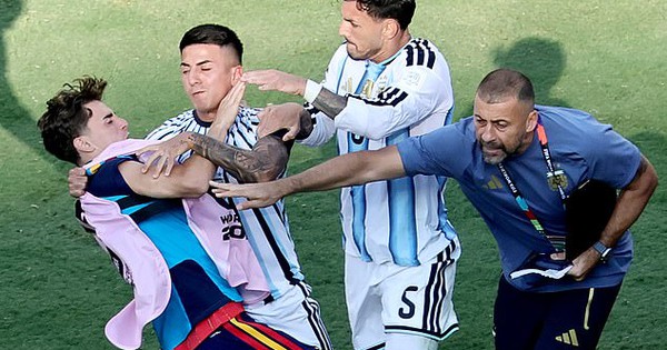 Cầu thủ Argentina đánh Gavi ở World Cup úp mở từ giã đội tuyển quốc gia