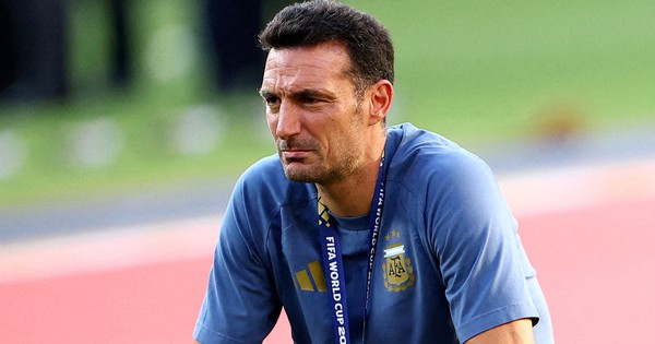 HLV Lionel Scaloni đăng tâm thư xin lỗi người hâm mộ Argentina