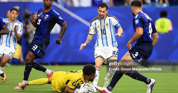 Khoảnh khắc để đời của Vozinha: Chặn đứng cú sút của Messi, bắt bóng như "trêu đùa" siêu sao