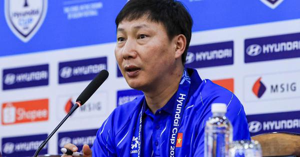 HLV Kim Sang-sik: "Đừng vội nghĩ đến Indonesia, tuyển Việt Nam phải thắng Singapore trước đã"