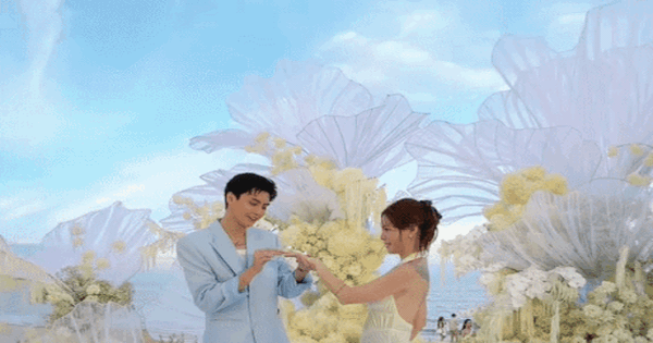 Chuyện tình "chị em" lệch 9 tuổi, có màn cầu hôn 600 triệu: Chồng nổi tiếng "sủng thê", vợ cứ phát biểu là gây tranh cãi