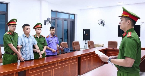 Bắt khẩn cấp một giáo viên vụ điểm thi toán cao bất thường ở Tuyên Quang