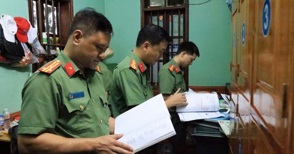 Khởi tố 2 Phó Chủ tịch xã Phùng Văn Quang SN 1979 và Trương Xuân Hữu SN 1983